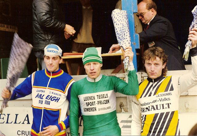 Klik om te verbergen